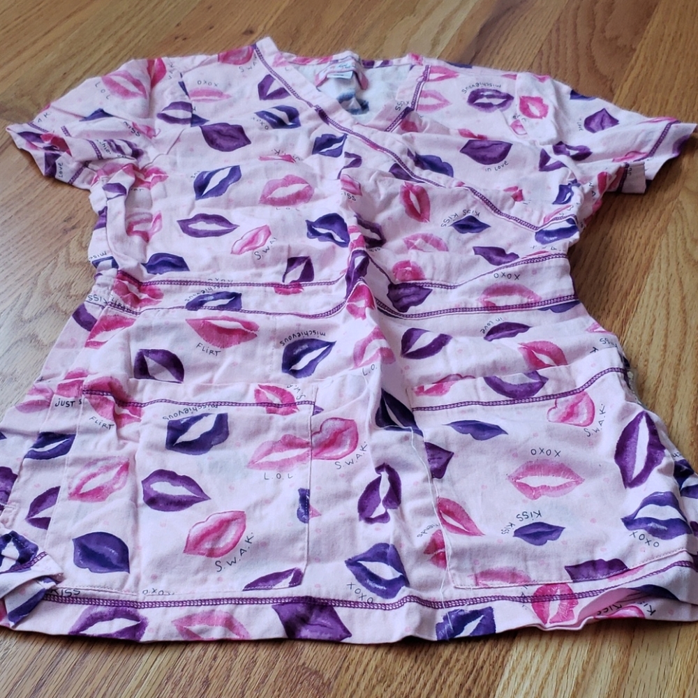 Scrub top